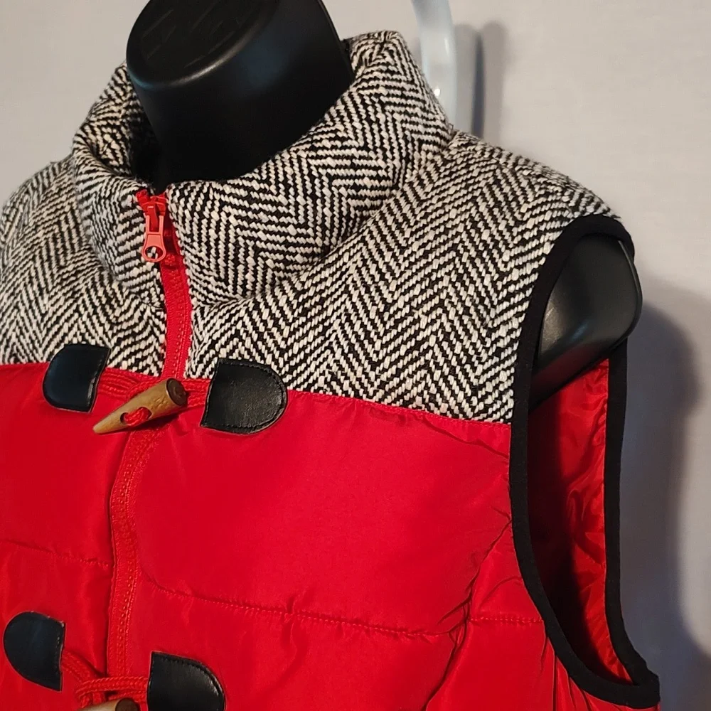 Women's red puffer vest by 'Ruff Hewn'. Size PXL - Picture 4 of 10